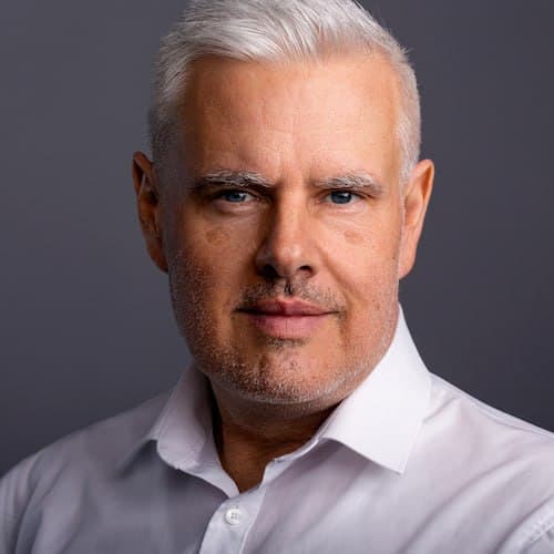 Portrait of the Managing Director of SK International
